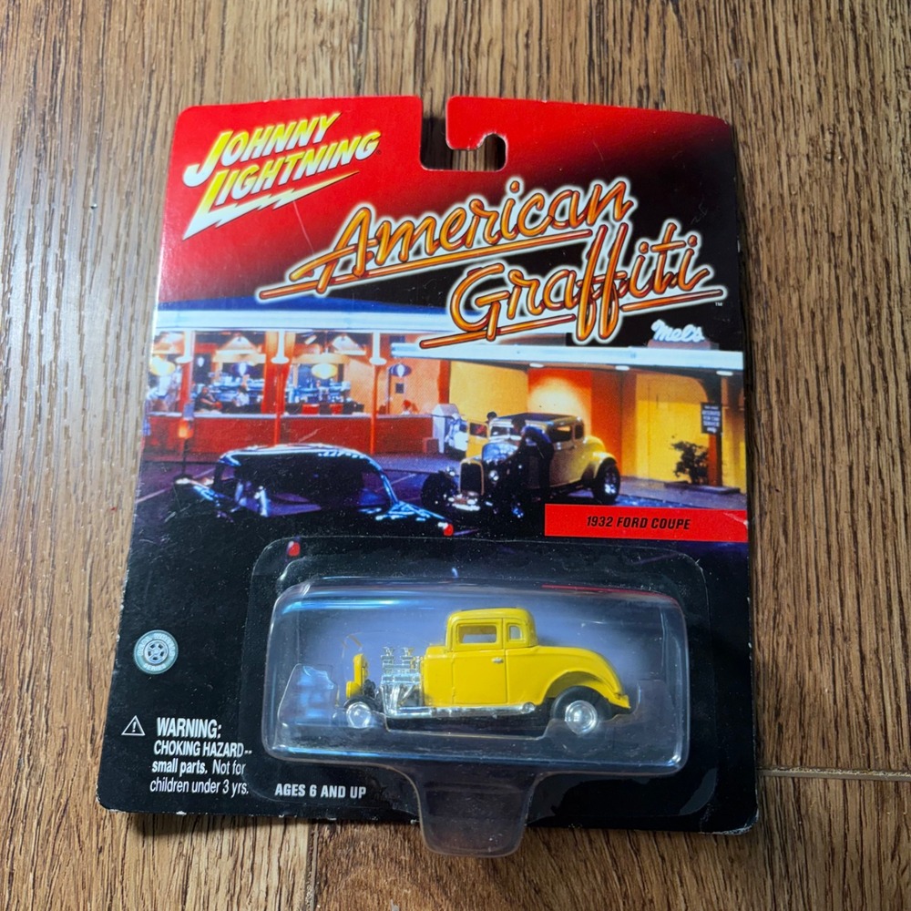 Johnny Lightning American Graffiti 1932 Ford Coupe Yellow Diecast Car 1:64 2001